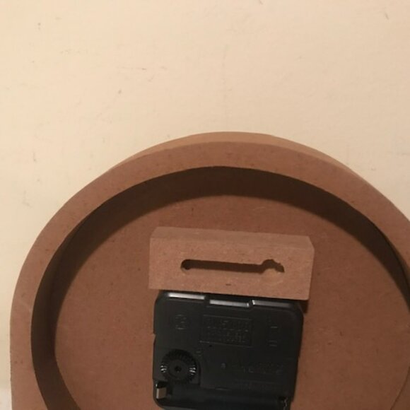 Country Wood Mantle Clock in wood and black finish - Picture 3 of 4